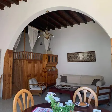 Casa vacanze Pinio's Traditional House *