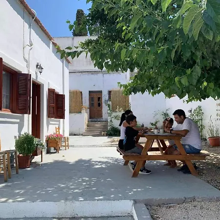 Pinio's Traditional House Soroni
