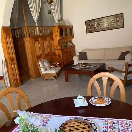 Pinio's Traditional House